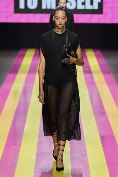 Look 7